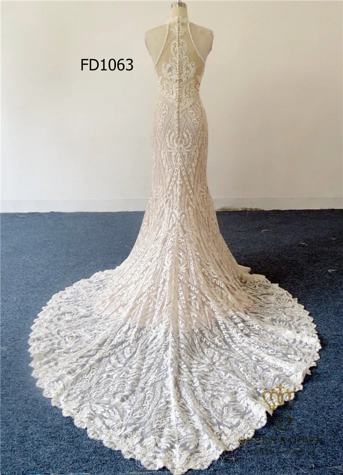 

Deep v neck halter sleeveless champagne retro wedding dress special train bridal dress