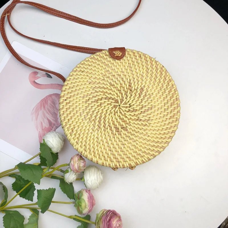 

2020 Round Straw Bags for Women Handmade Woven Shoulder Bag Circular Rattan Bags Vocation Bag Bohemian Summer Beach Floral