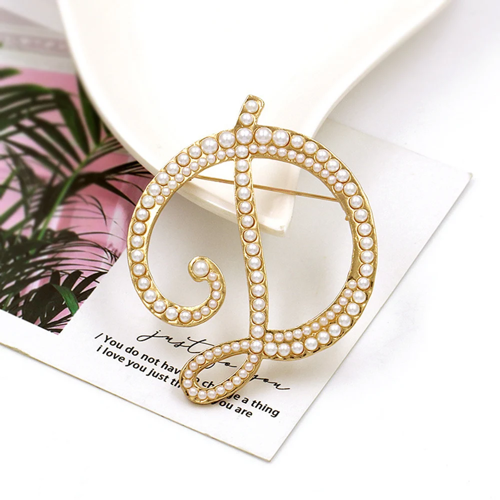

Korea Fashion Vintage Pearl Letter Brooches Pins Metal Gold Color Women Sweater Suit Brooch Party Jewelry Accessories New