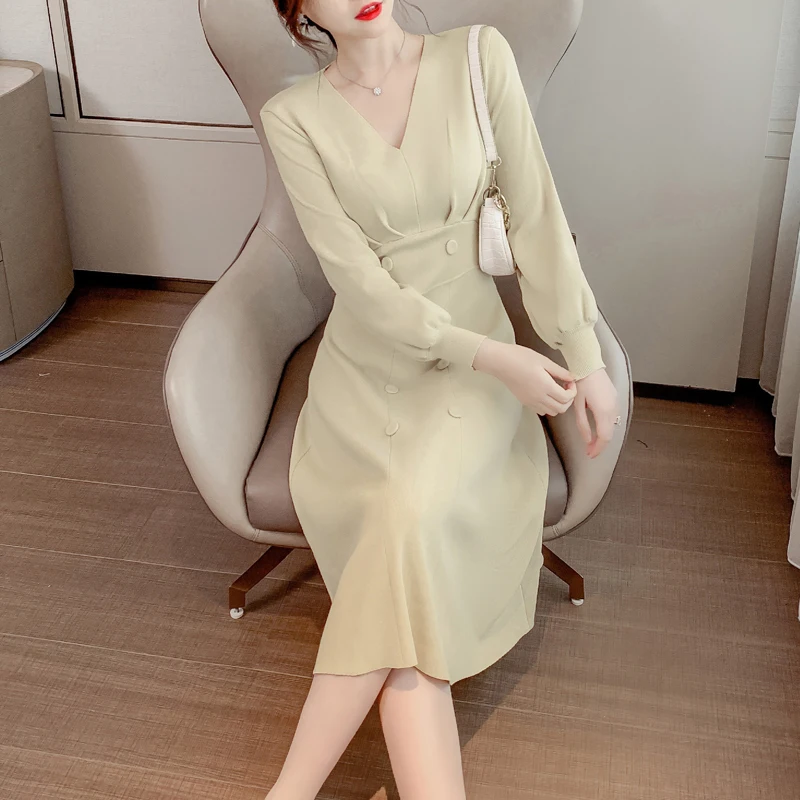 Женское трикотажное платье-свитер с V-образным вырезом и длинным рукавом |