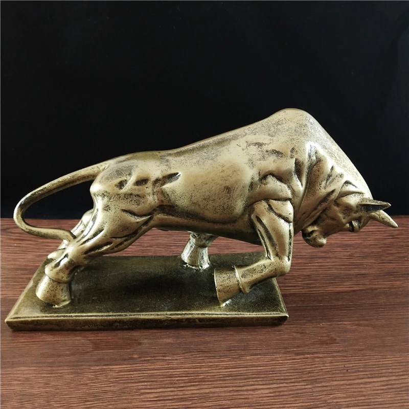 

Bronze Bull Statue Ornament Gifts Wall Street Cattle Sculpture Statue Charging Stock Market Resin Mascot Home Office Decoration