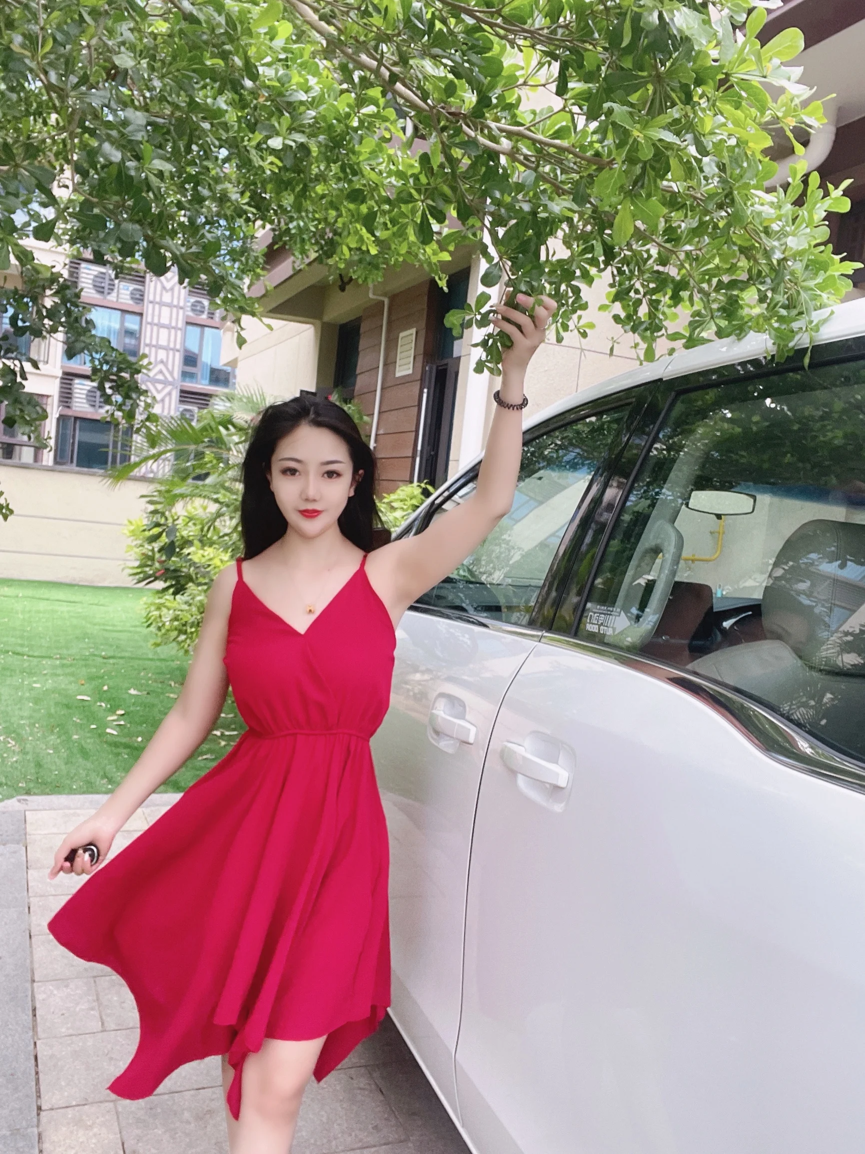 Женское платье с V-образным вырезом однотонное асимметричное открытой спиной и