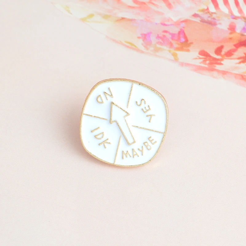 Эмалированная белая пряжка с булавкой Да Нет идентификации может быть брошь