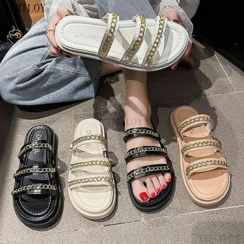 

Брендовые дизайнерские туфли на платформе с металлической цепочкой для женщин с открытым носком повседневные удобные летние пляжные шлепа...