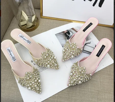 Женские дизайнерские качественные шлепанцы на высоком каблуке с жемчужинами