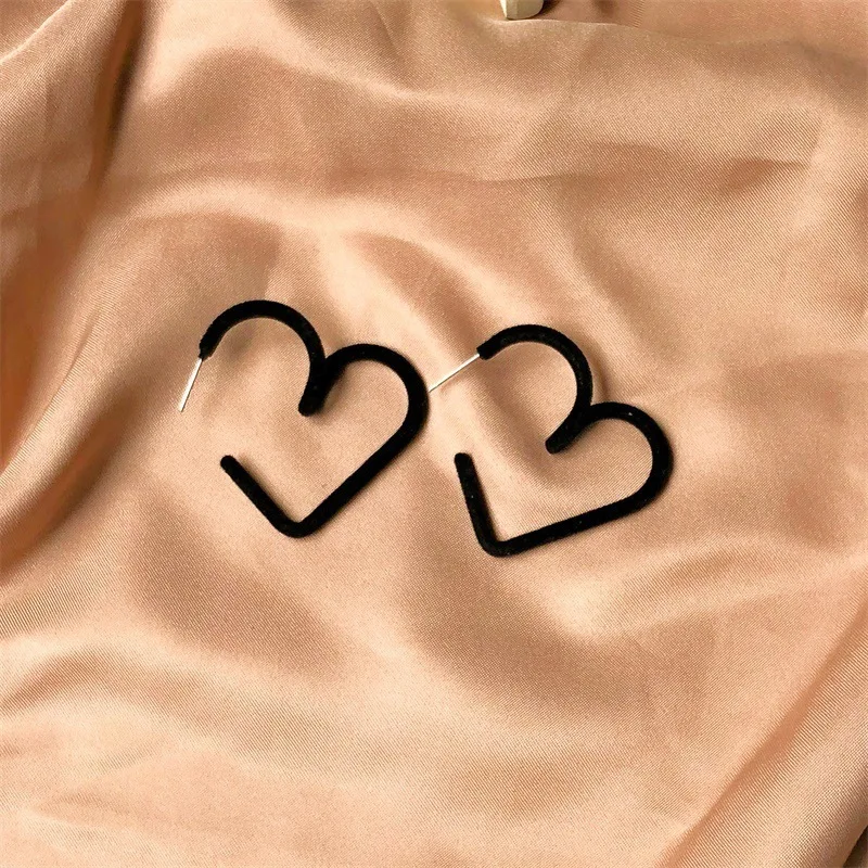 

Flocking Heart Stud Earrings Retro Vintage Red Black Green Sweet Autumn Winter Design Ear Jewelry Accessories for Girls