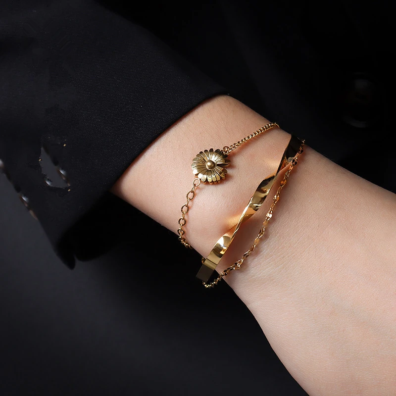 

TOSOKO Stainless Steel Jewelry Little Daisy Bracelet Female Sweet Fower Bracelet BSE166