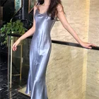 Платье женское атласное без рукавов, длинное пикантное вечернее однотонное, с V-образным вырезом, с юбкой годе, на бретелях, на лето