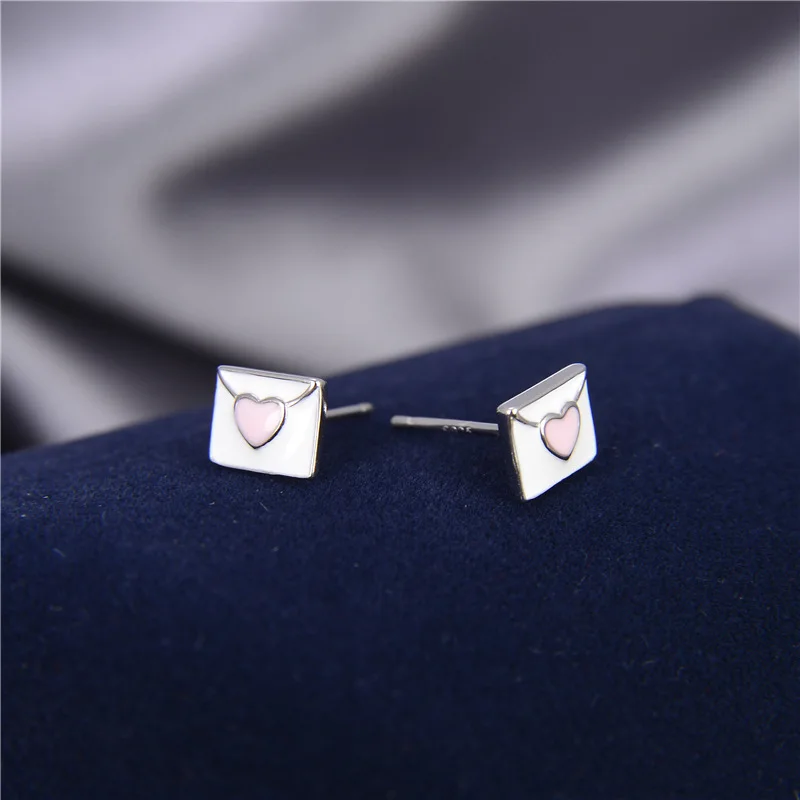 

Женские серьги-гвоздики из серебра 925 пробы в форме конверта