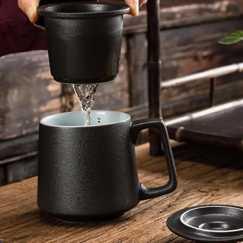 

Traditional Chinese Tea Mugs With Tea Infuser Handgrip Lid Ceramic Percelain Teacups Big Capacity Office Cup Suit Coffe Milk