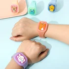 Детский летний браслет от комаров, силиконовые часы со светящимся рисунком (случайный цвет ремешка)