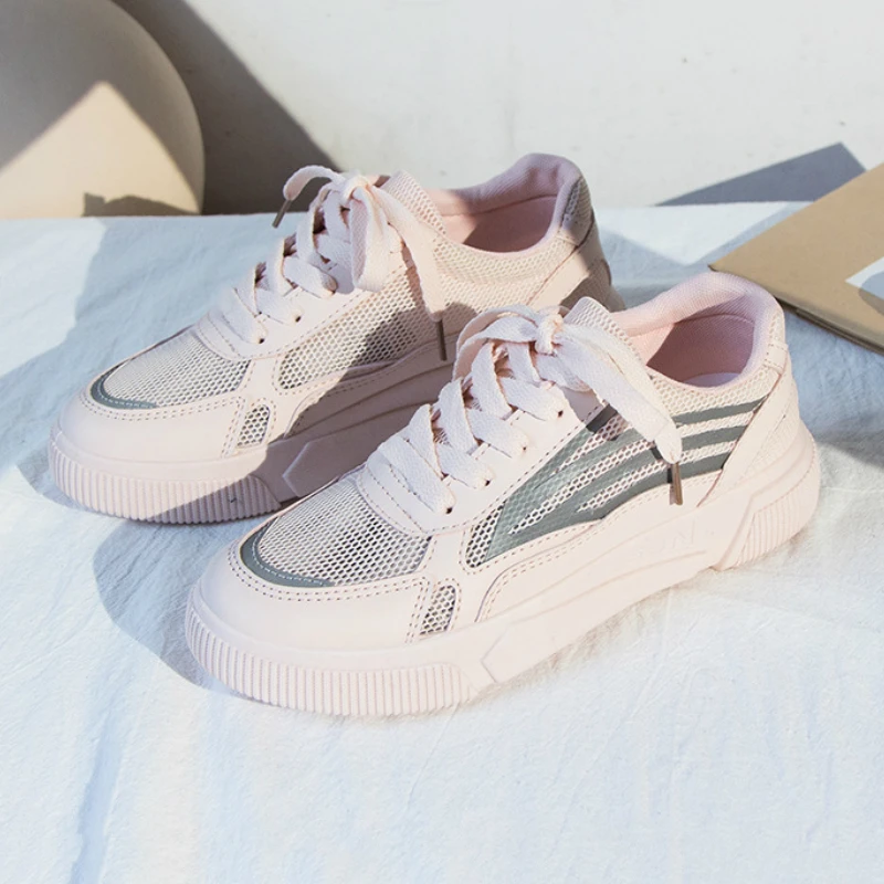 Новинка Маленькие белые туфли Женские дышащие кроссовки со светоотражающими