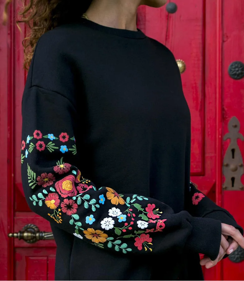 

Woman Dress Print Luxury Women Sweater Autumn Loose O-Neck Warm Black Long-Sleeved Sweatshirt Women's Clothing Party Winter New