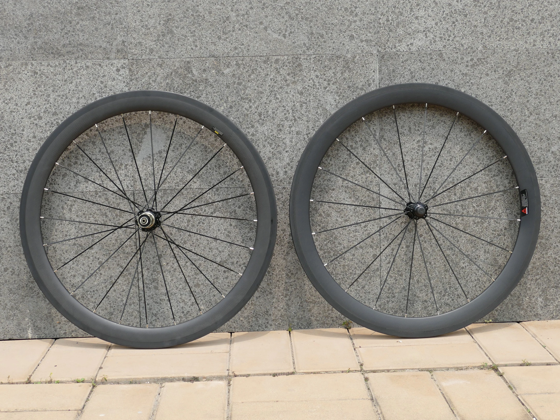 1 пара: матовая глянцевая трубчатая колесная пара из углеродного волокна 3K UD для