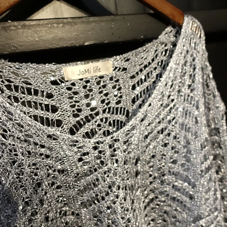 Новый женский модный вязаный свитер с вырезами и V-образным вырезом