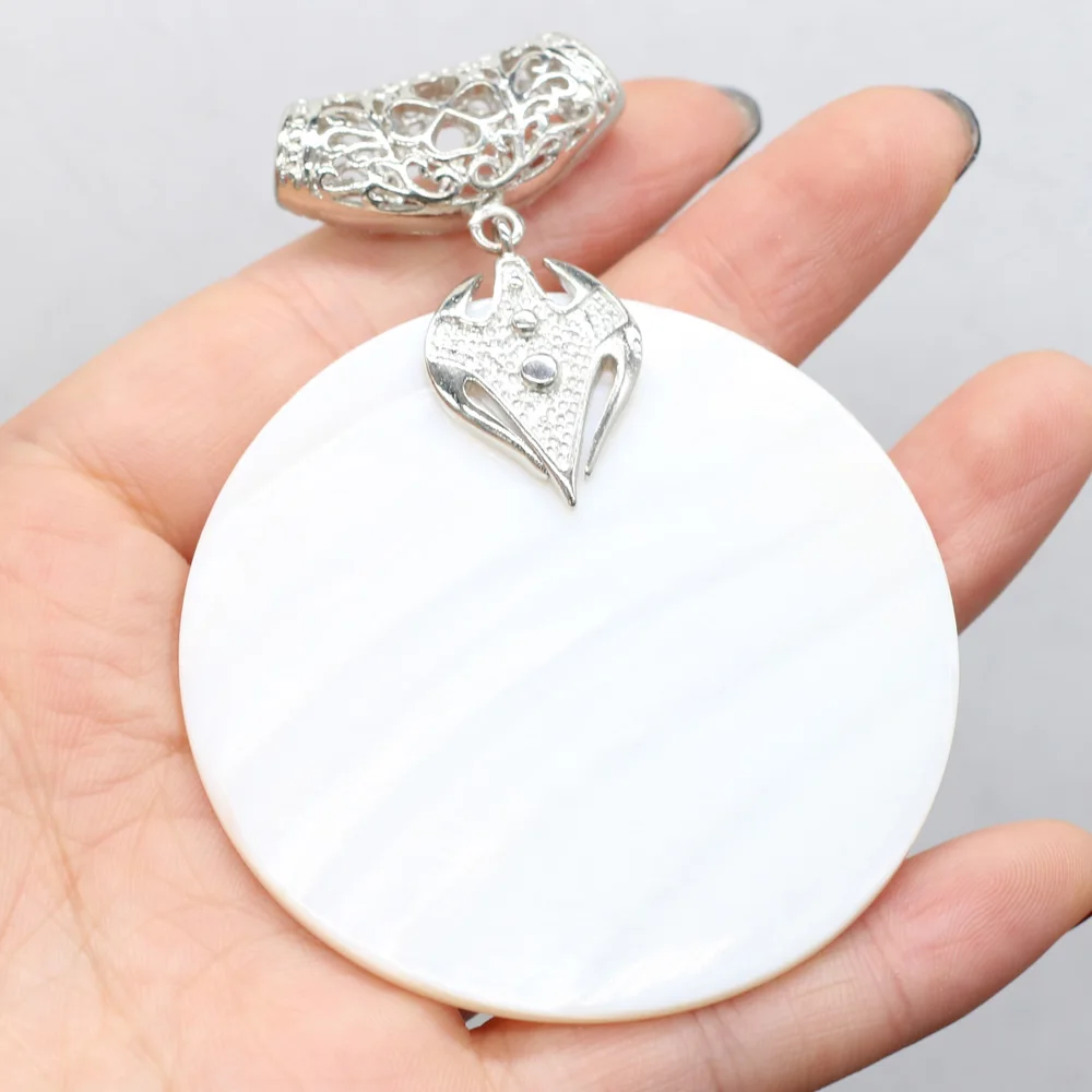 

Classic Natural White Round Shell Pendant Handmade Crafts DIY Party Retro Necklace Jewelry Accessories Gift Making for Woman
