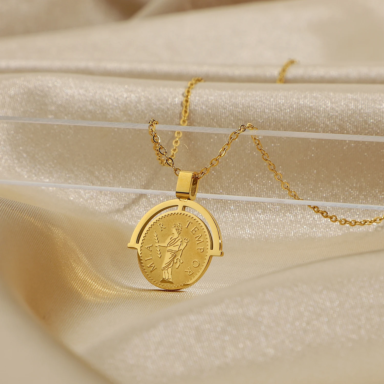 

Retro Women's portrait Round Pendant Necklace 18K Gold IP Plating 316l stainless steel necklace