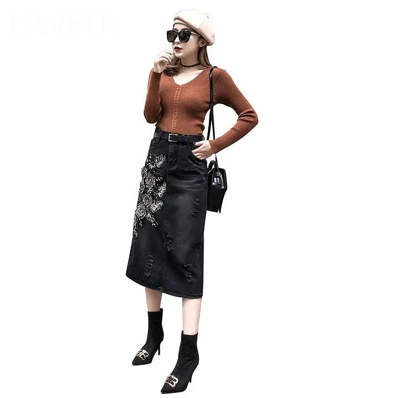 Женская винтажная джинсовая юбка черная рваная с высокой талией и вышивкой