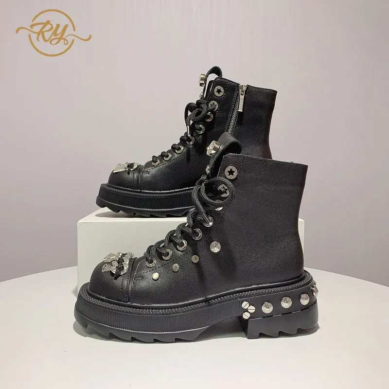 

Женские ботинки из натуральной кожи, на высоком каблуке