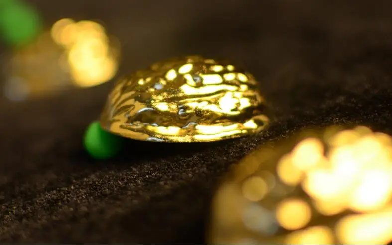 Бесплатная доставка Золотой корпус (с тремя горошками)-магический трюк магии