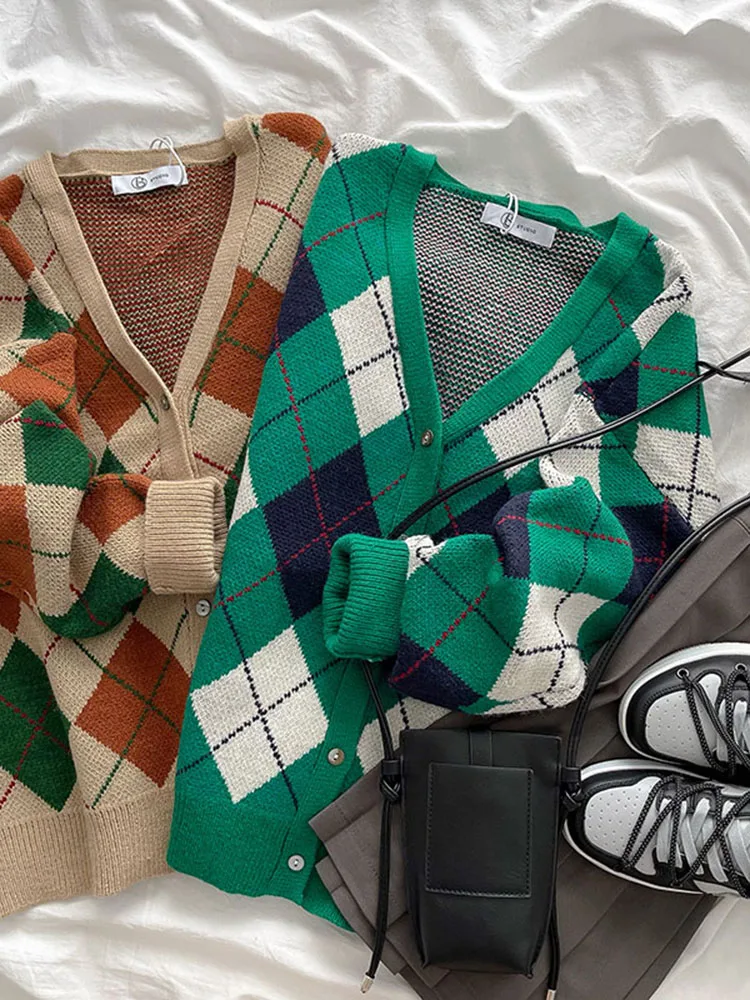 

Женский трикотажный кардиган в стиле ретро Y2K, модный Свободный укороченный свитер с узором ромбиками в Корейском стиле, с V-образным вырезо...