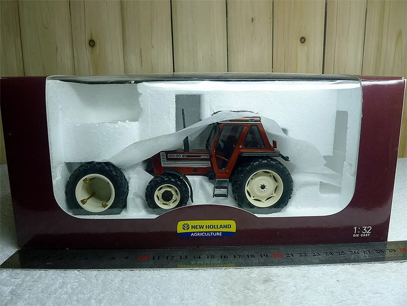 Автомобильный трактор с двумя задними колесами модель REP024 1/32 Fiat 100-90 |