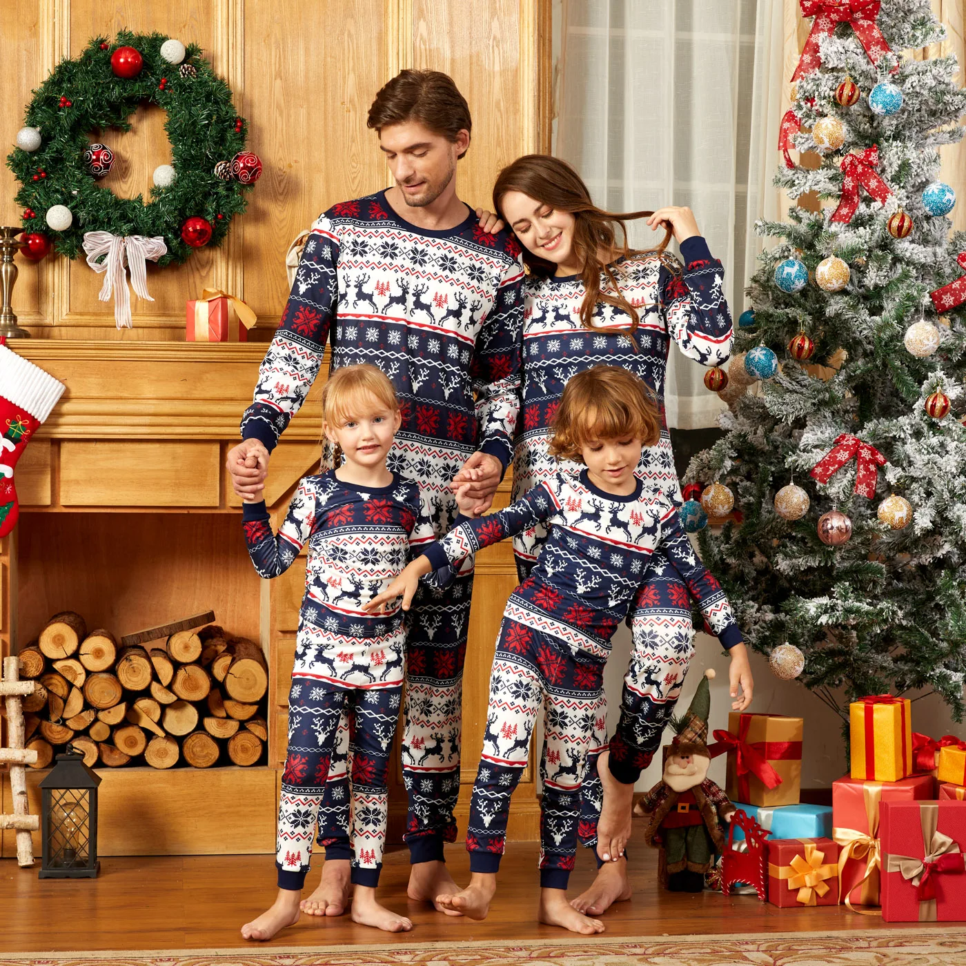 

PatPat Christmas All Over Reindeer and Snowflake Print Family Matching Long-sleeve Pajamas Sets