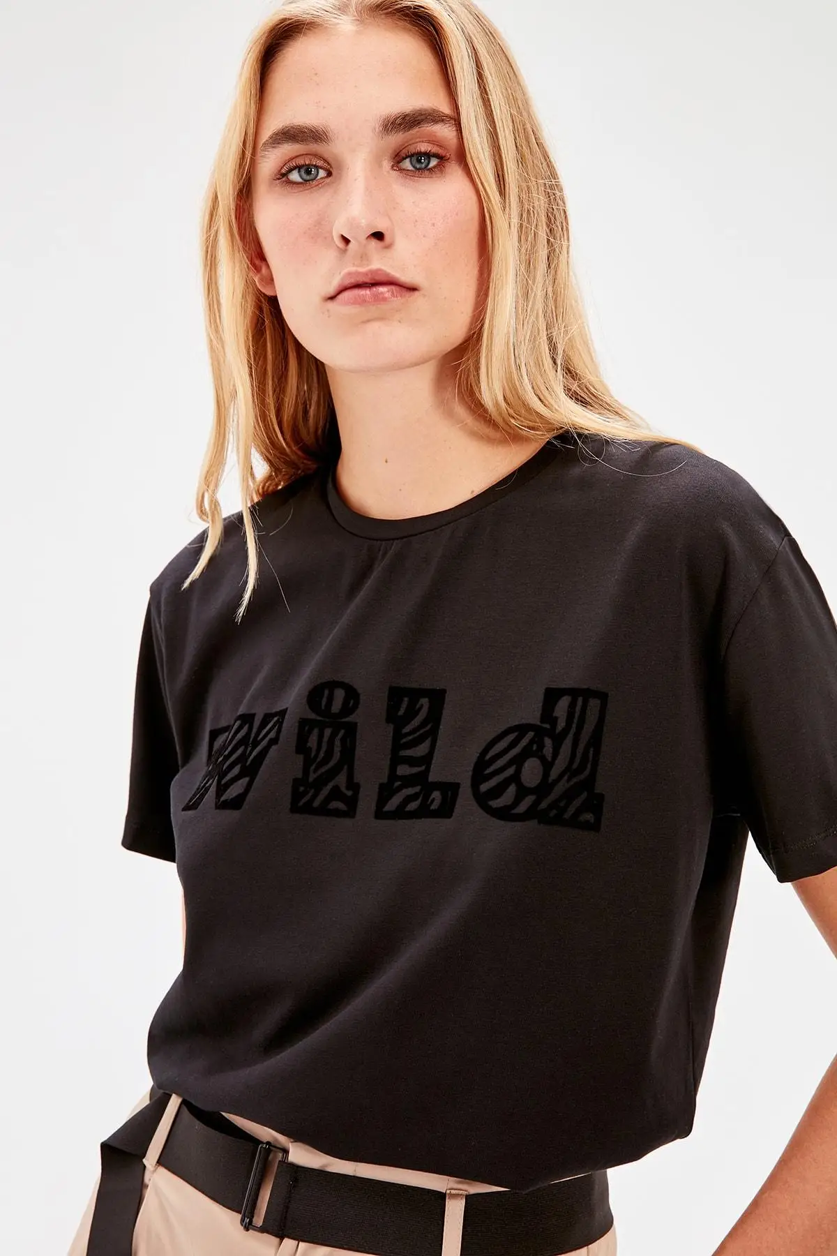 Trendyol черные Базовые Трикотажные футболки TWOAW20TS0126|Футболки| |