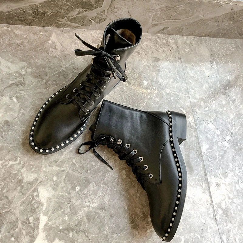 Женские зимние ботильоны с заклепками черные ботинки из натуральной кожи на