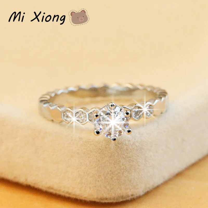 

Женское кольцо из серебра 925 пробы, алмаз