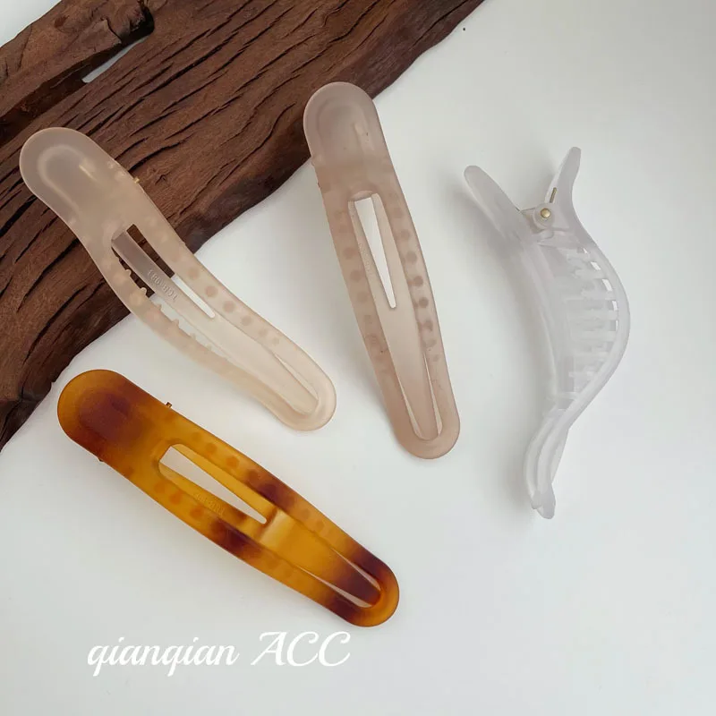 

Korean version of the new ins temperament lazy matte matte transparent acrylic wash plate hair catch shark hairpin