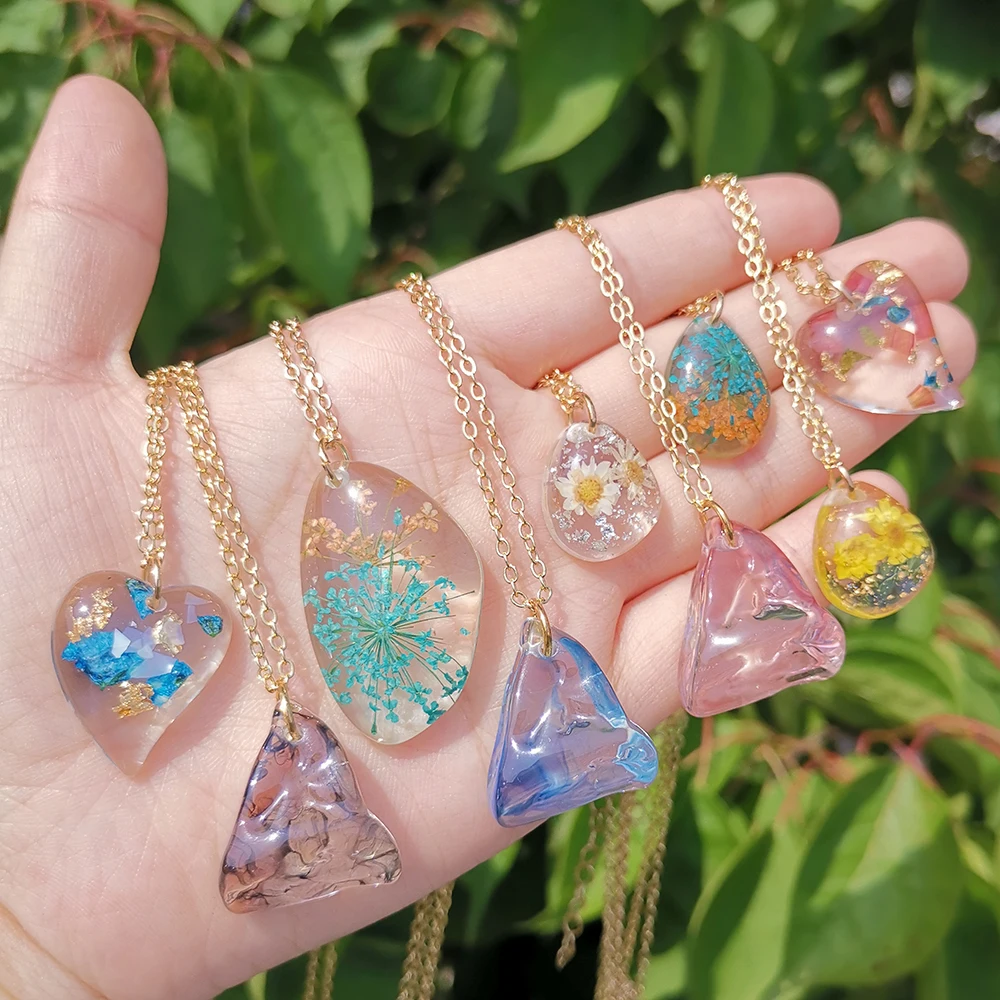 

VG 6YM New Fashion Transparent Resin Heart Pendant Necklaces Simple Design Flower Necklace for Women Party Jewelry Wholesale