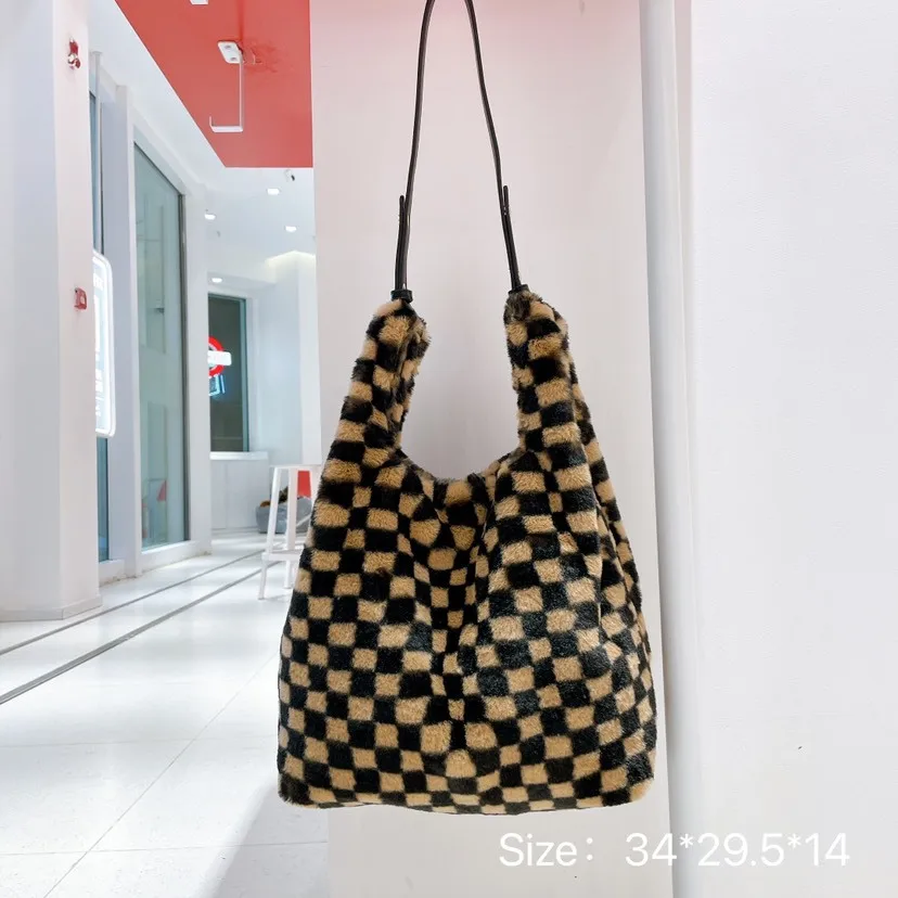 

Checkerboard Big Plush Soft Warm Faux Fur Bucket Handbag for Women 2021 Winter Lady Shoulder Bags Luxury Tote Female