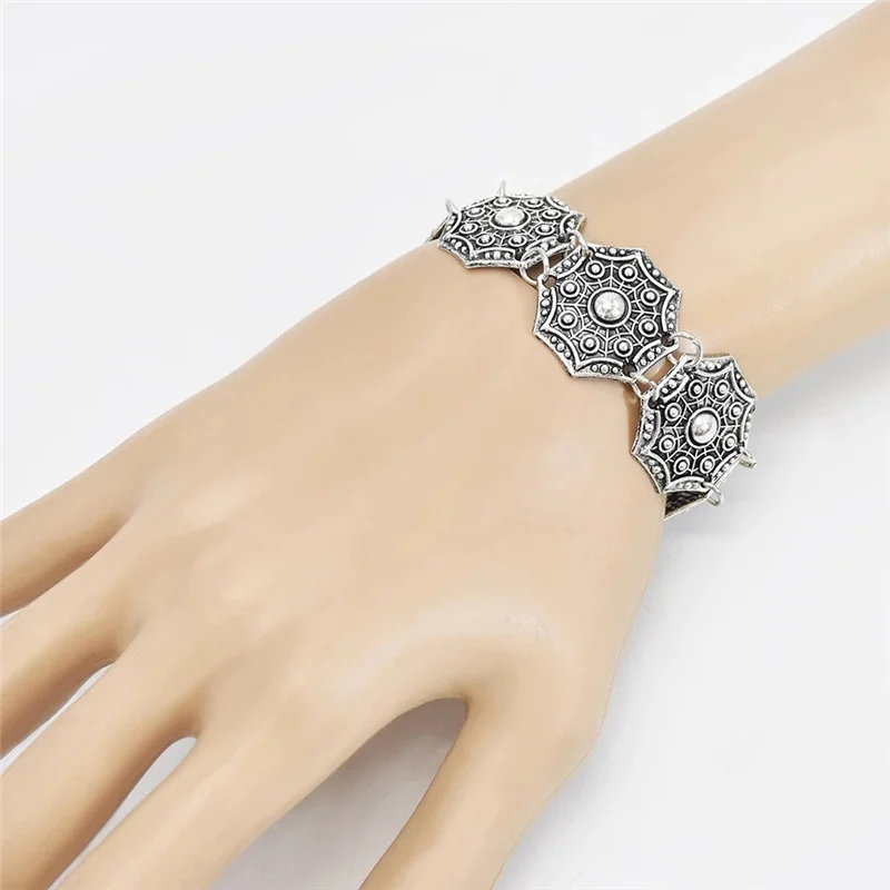 

Retro Bracelet Women Beach Holiday Jewelry Trendy Metal Alloy Geometric Individually Wrapped Bracelets Men Summer Accessories