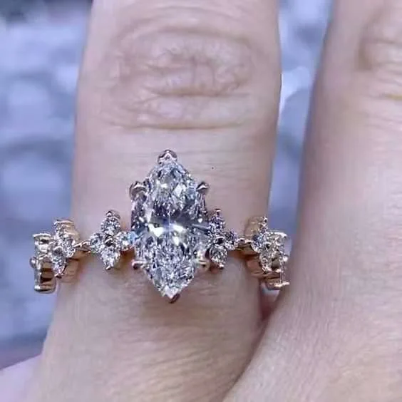 

Charm Female White Zircon Stone Ring Classic Gold Color Engagement Ring Vintage Leaf Crystal Wedding Rings For Women