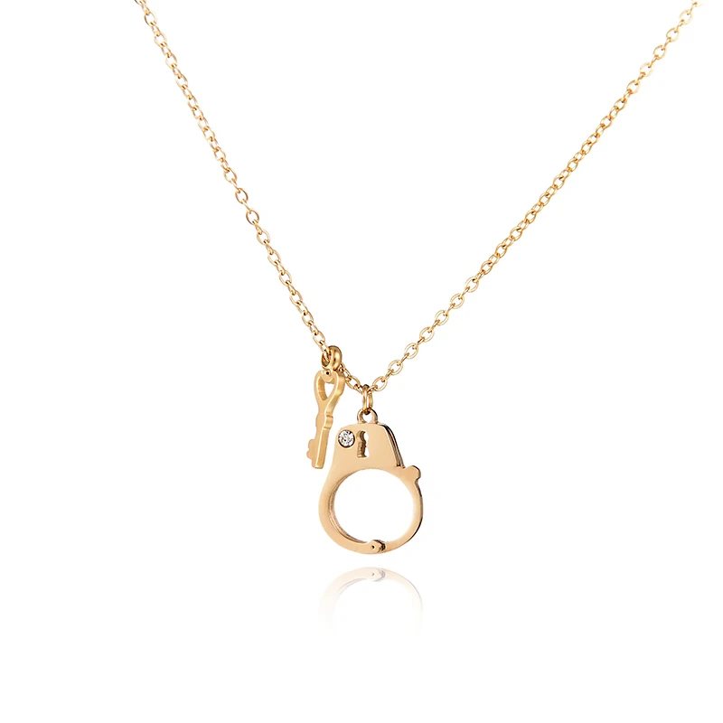 Ожерелье ELSEMODE с подвеской в форме сердца и ключа из циркония золотого цвета