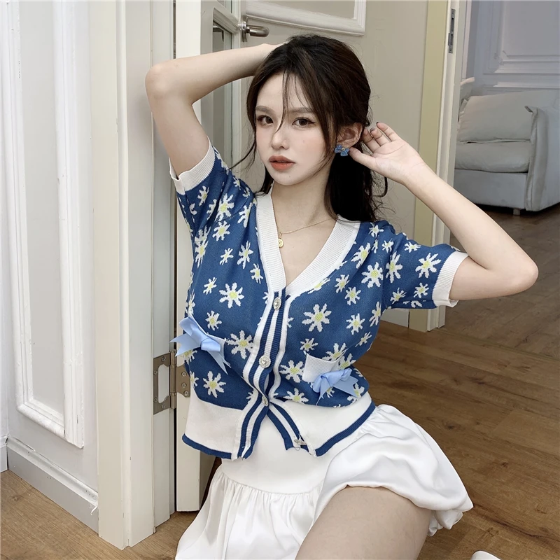 

CBAFU vintage print short sleeve knitted cardigans women v neck single breasted sweater blouse korean chic tops all match N296