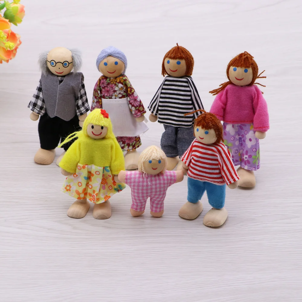 

7pcs Wooden Dolls Pretend Play Set Dolls Family for Children Kids Figure mini house Gift