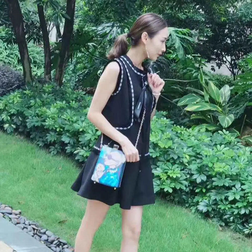 Модная красивая маленькая сумка тоут для девушек на плечо с цепочкой женская