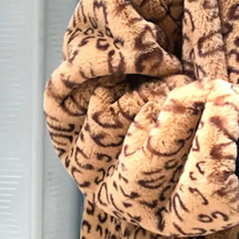 Зимняя женская куртка-бомбер леопардовая мягкая верхняя одежда уличная мода