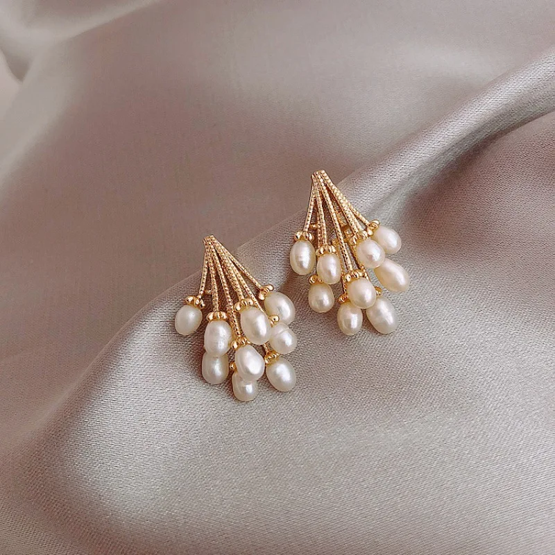 

2021 New Elegant Grape Stud Earring Handmade Simulated Baroque Pearl Earrings Women Sweet Wedding Jewelry Pendientes Gifts