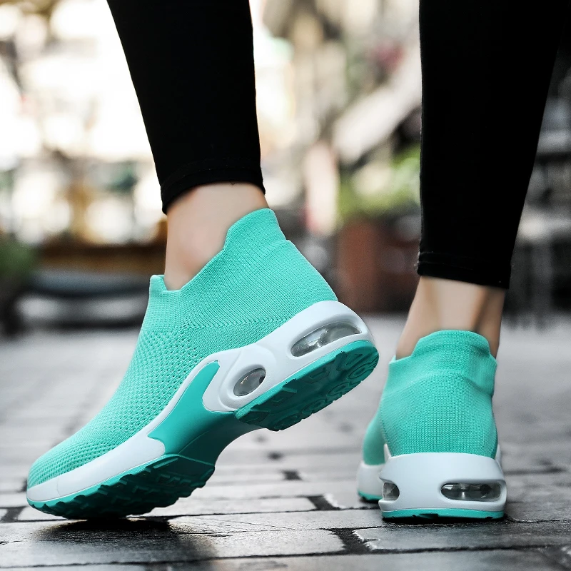 Женские теннисные туфли женские 2020 массивные спортивные кроссовки для