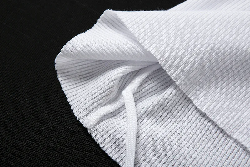 Женская летняя однотонная простая тонкая футболка в рубчик укороченный топ