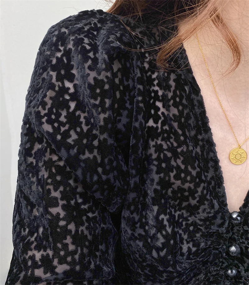 Женская кружевная блузка на пуговицах элегантная ажурная с длинным рукавом и