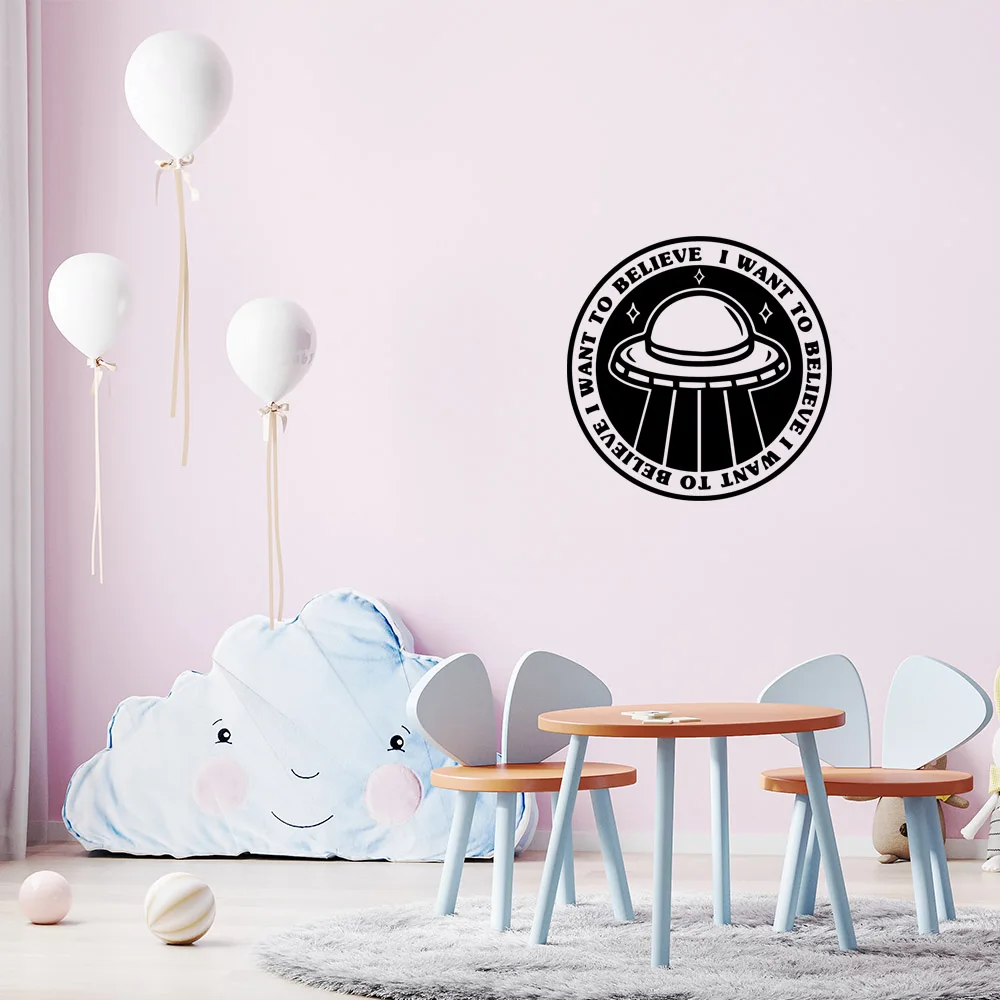 Наклейки на стену "Семья космических НЛО в стиле мультфильма" - декор для дома в гостиной, спальне, фоновая наклейка. Отгрузка поставок.