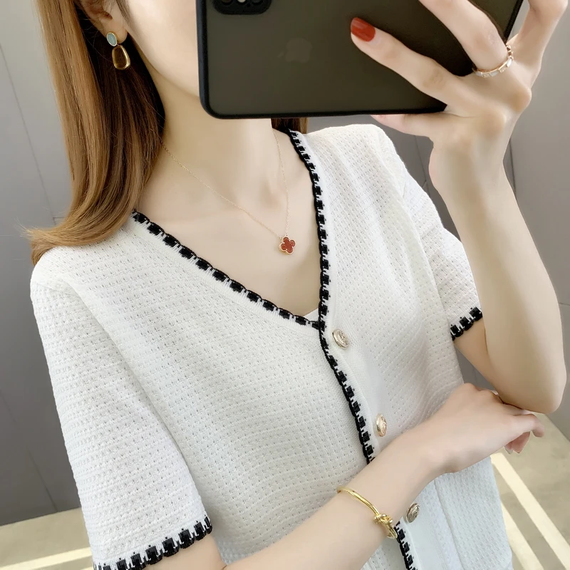 Кардиган с V-образным вырезом карманами и пуговицами |