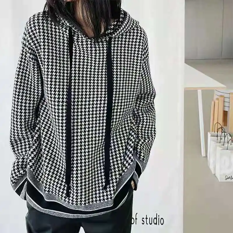 Шерстяной свитер с капюшоном в западном стиле изображением тысяч птиц Женская