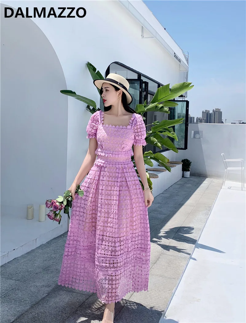 Женское длинное платье с квадратным вырезом облегающее кружевное ажурное