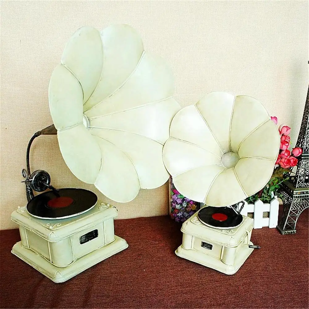 

Creative Home Decoration Iron Model Knick-knacks Vintage Phonograph Model Large One White Interior Living room Decoration