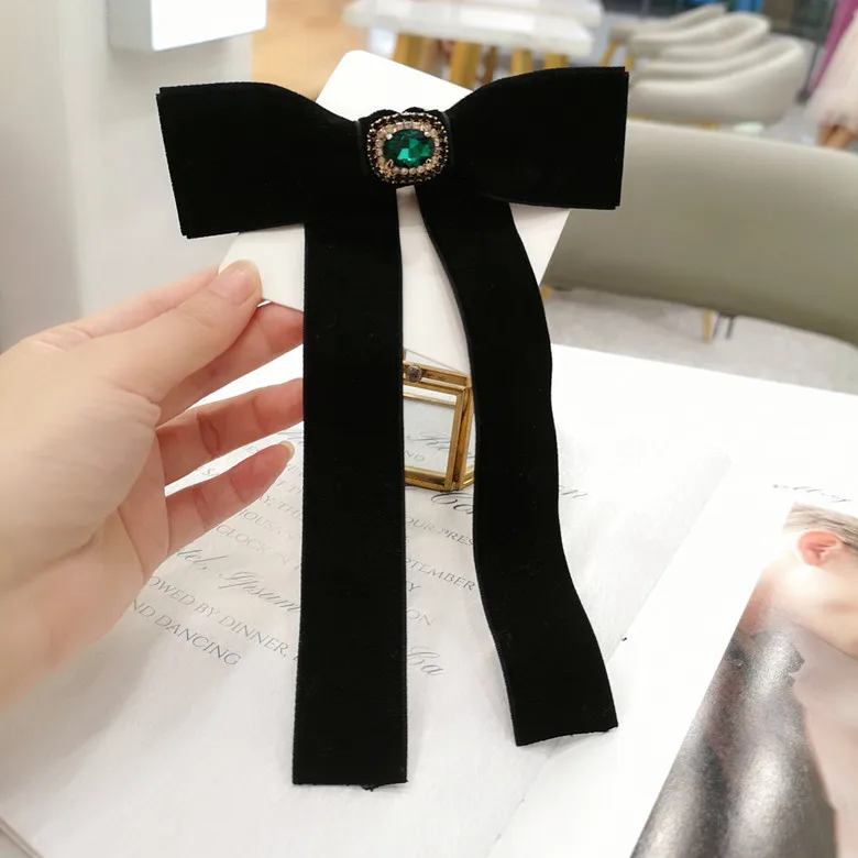 

Vintage Velvet Bow Tie Brooch Fabric Crystal Bowknot Necktie Shirt Collor Luxulry Wedding Jewelry Gifts for Women Accessories